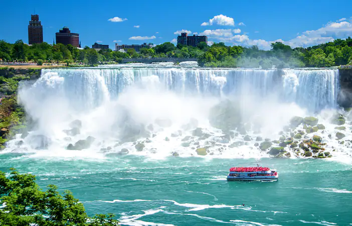 Beautiful_Niagara_Falls_on_a_clear_sunny_day